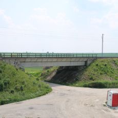 Železniční most přes cestu u Neplachova