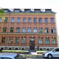 Mietshaus in halboffener Bebauung, mit Vorgarten Ebersdorfer Straße 39