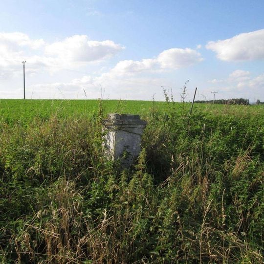 Kříž u Kladrub nedaleko rozcestí