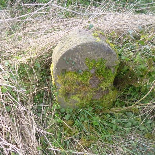 Milestone, Old Gloucester Road, between Frogland Cross & Brickhouse Farm