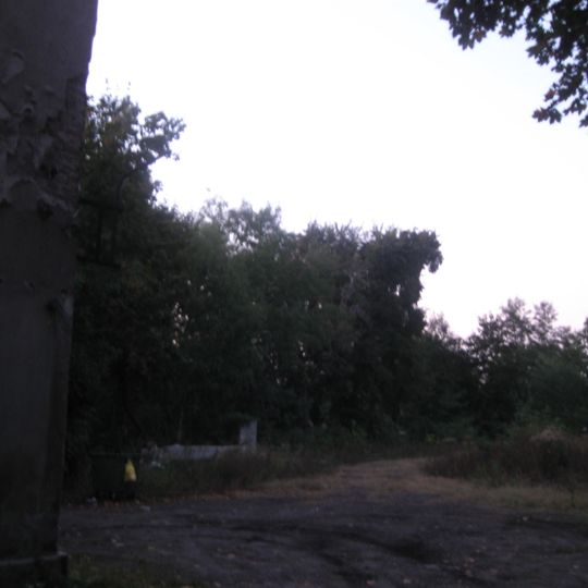 Zespół fabryki "Kijewski, Scholtze i Spółka, Spółka Akcyjna Fabryk Chemicznych i Huty Szklanej" - zespół rezydencjalny - resztki parku i ogrodzenia