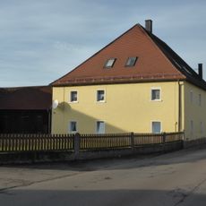Ehemaliger Zweiseithof, ehemaliges Wohnstallhaus