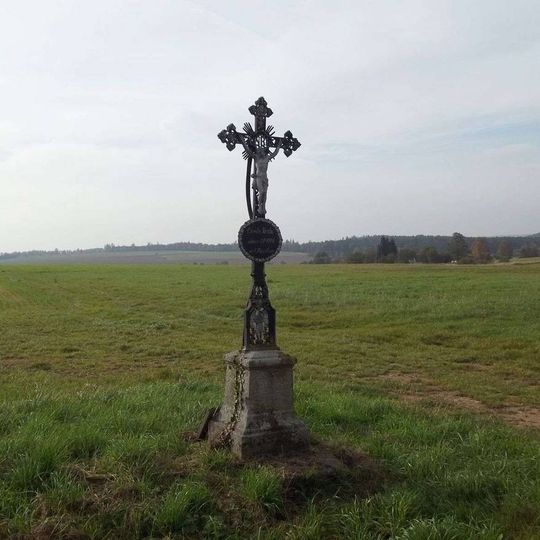 Kříž u Lipovky u rozcestí