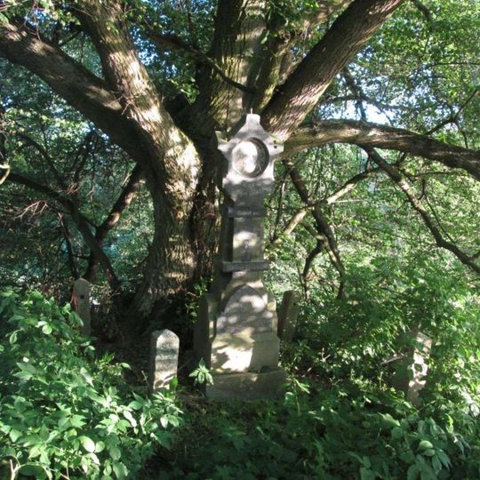 Kříž západně od Plané u Hamerského potoka