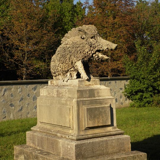 Two boar statues at Pulverstampftor