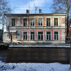 Жилой дом Бартеневых (каменный) с остатками ограды (Новая Ладога)