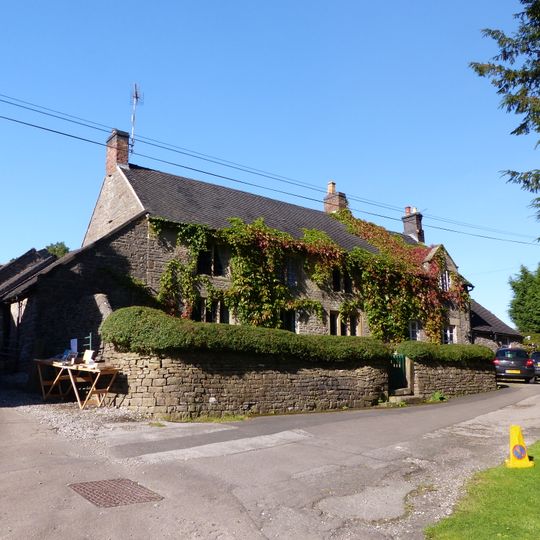 Dilcroft and garden wall