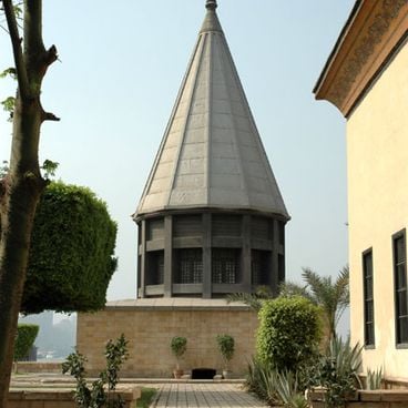 Visit Cairo: historical monuments, pyramids and mosques