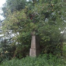 Kříž západně od Kvášňovic