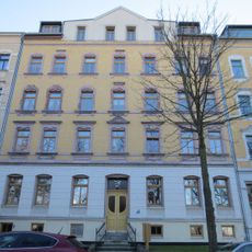 Mietshaus in geschlossener Bebauung mit Vorgarten Hilbersdorfer Straße 64