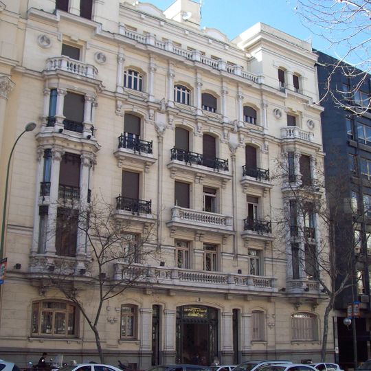 Building at Príncipe de Vergara 11