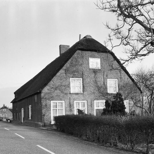 Boerderij van het dwarsdeeltype met invloed van de late vlaamse schuurvorm
