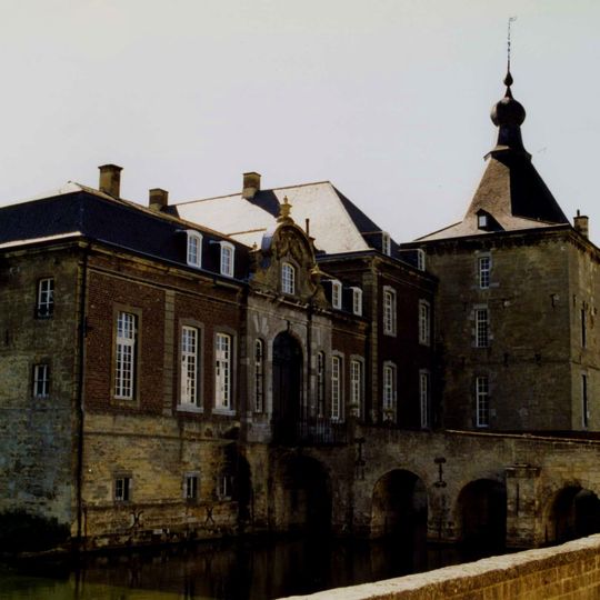 Castle Genhoes: bridge with 6 arches