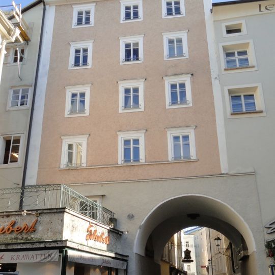 Bürgerhaus, Goldschlägerhaus mit Sauterbogen