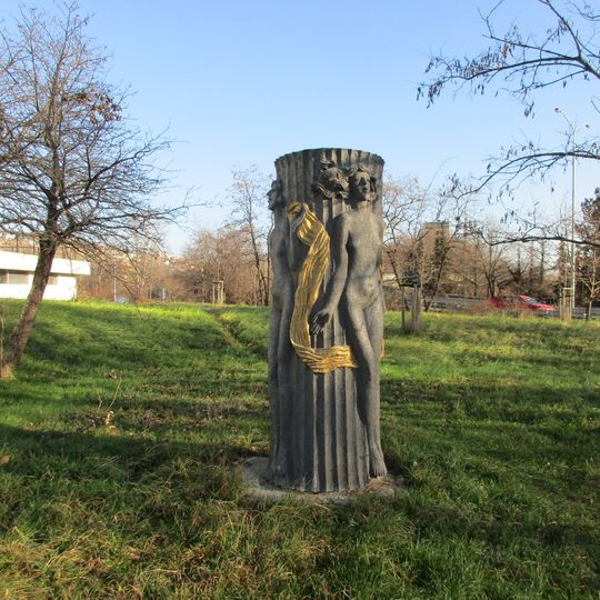 Objekt s figurálními reliéfy