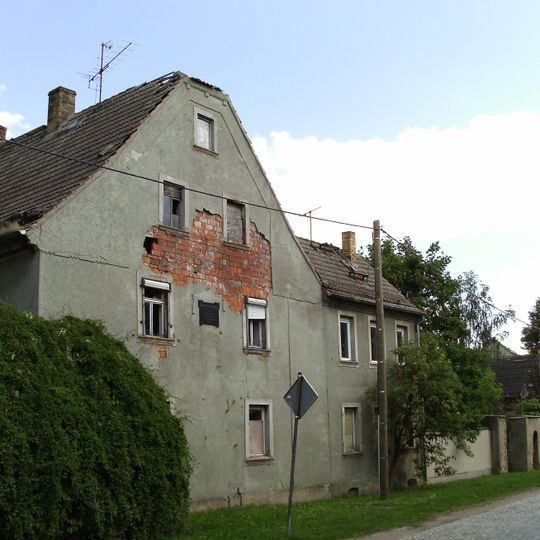 Wohnhaus eines Bauernhofes, mit Anbau sowie Gedenktafel für J. G. Stallbaum Roitzscher Straße 10