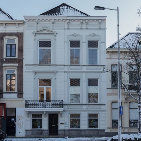 Herenhuis, gebouwd omstreeks 1880 in een eclectische stijl