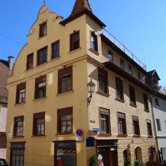 Wohn- und Geschäftshaus