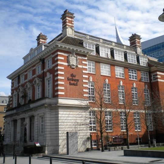 Roseate Reading Hotel