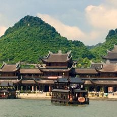Tam Chúc Temple