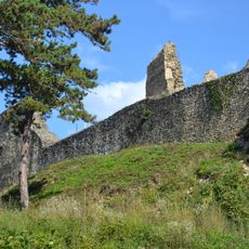 Hrad Divín, Divínsky hrad, múr hradbový