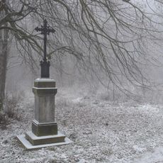 Kříž u silnice z Chomutova do Blatna