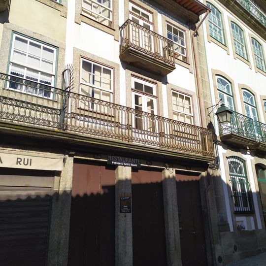Edifício na Rua de Camões, n.º 112 a 114