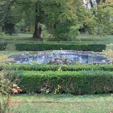 Kašna v zámeckém parku ve Vidimi