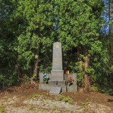 Pomník padlým východně od Tatenic u silnice