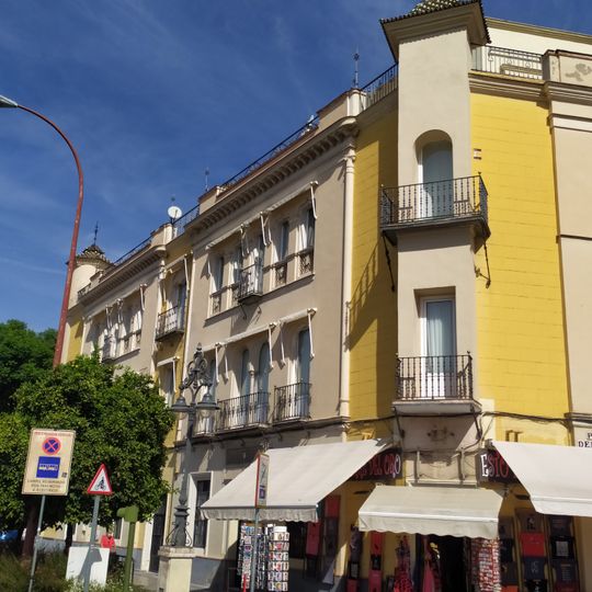 Casa de viviendas de Adolfo Leal