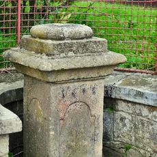 Podstavec po mariánském sloupu v Manětíně