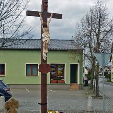Betkreuz in Ralbitz, vor der Kirche