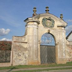 Vjezdová brána usedlosti čp. 1