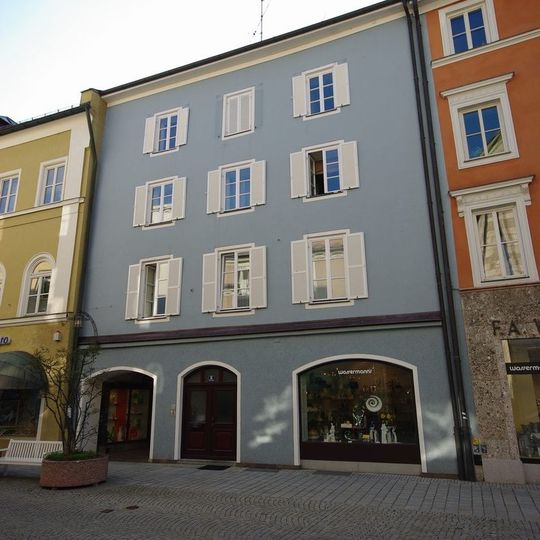 Wohn- und Geschäftshaus