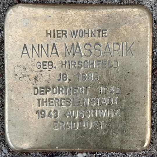 Stolperstein en memoria de Anna Massarik
