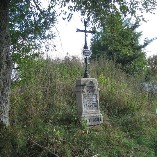 Pamětní kříž na okraji Strážku při silnici na Mitrov