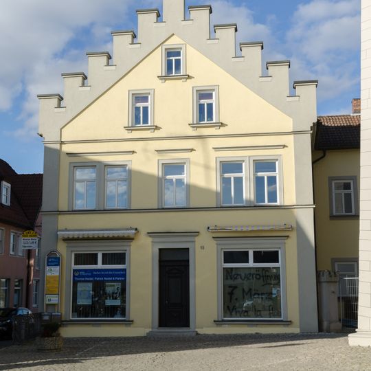 Wohn- und Geschäftshaus