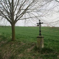 Kříž západně od Mešna