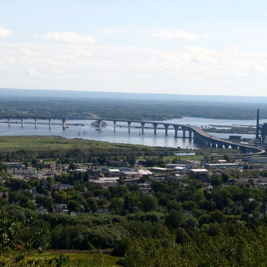 Richard I. Bong Memorial Bridge