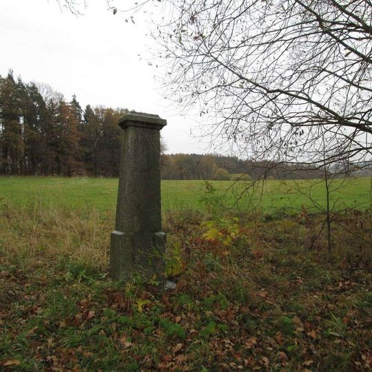 Kříž severozápadně od Lučic