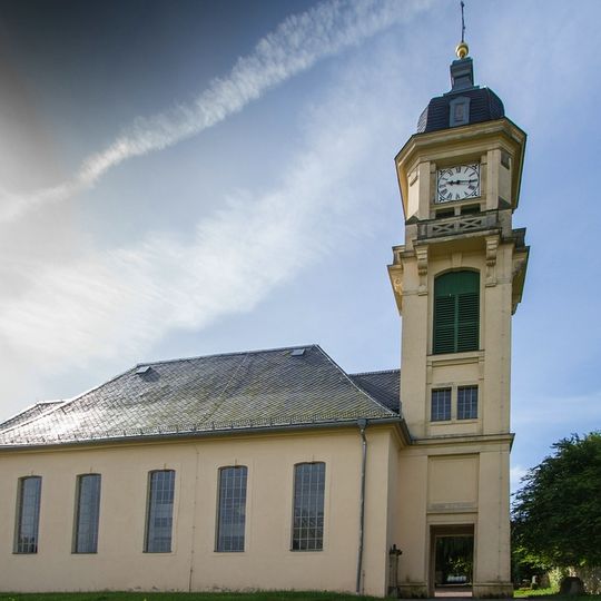 Einzeldenkmale der Sachgesamtheit Dorfkirche und Kirchhof Limbach: Kirche, Kriegerdenkmal Erster Weltkrieg mit Gedenktafel für Gefallene des Zweiten Weltkrieges sowie Einfriedung und ein Grabmal (siehe auch Sachgesamtheitsliste - Obj. 09303980, glei