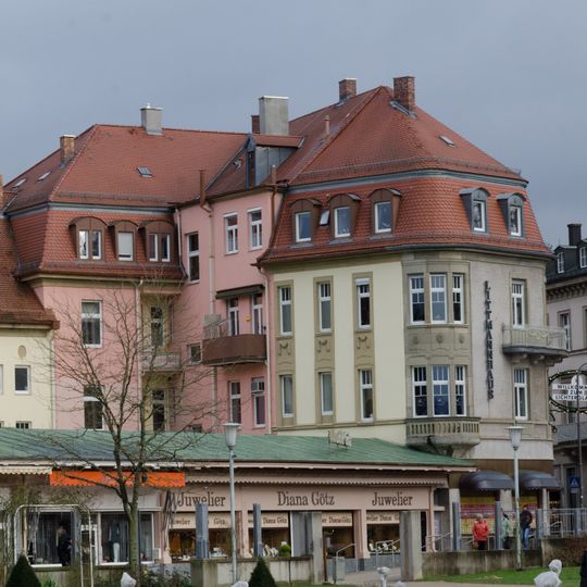 Wohn- und Geschäftshaus