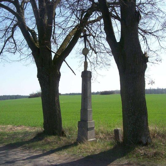 Kříž východně od Cerhonic