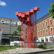 Kovová plastika v ulici Komenského v Jablonci nad Nisou