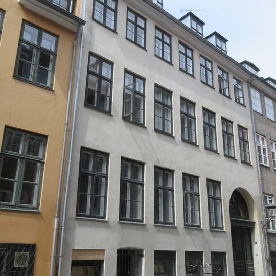 Store Kannikestræde 8