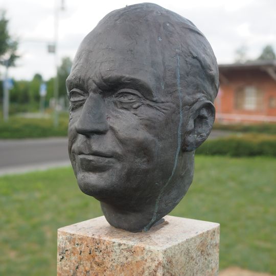 Denkmal für Pfarrer Heinrich Grüber