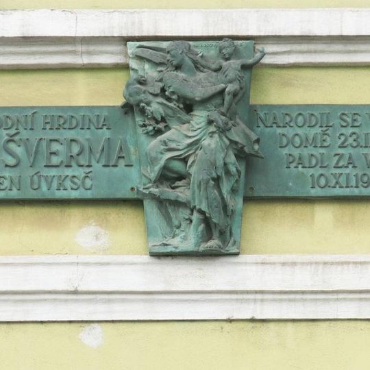 Pamětní deska Jana Švermy na domě Palackého 38 v Mnichově Hradišti