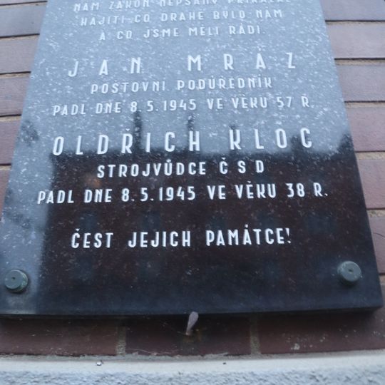 Pamětní deska Jana Mráze a Oldřicha Kloce v ulici Na Veselí v Praze