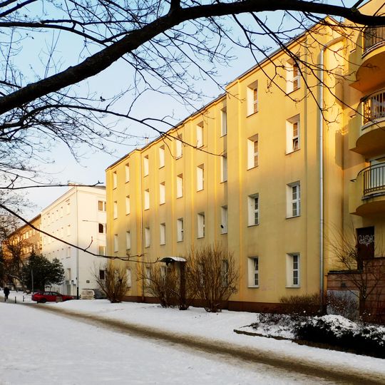 Blok przy ulicy Szczęśliwickiej 27