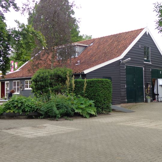 Fort Hoofddijk: Houten fortwachterswoning / voormalige genieloods